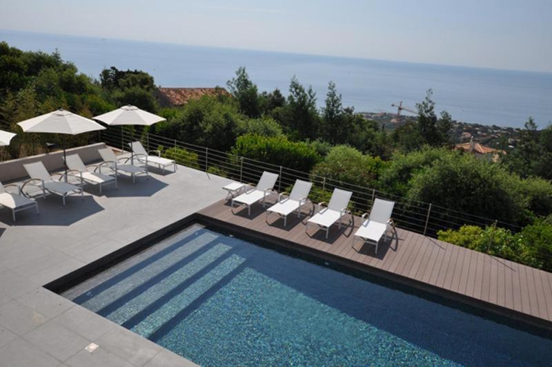 Vue Panoramique Sur La Baie De St Tropez Villa Ле Исамбр Екстериор снимка